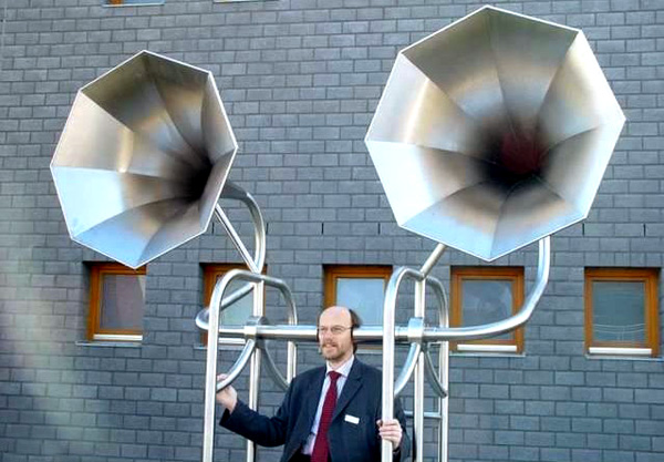 l'importanza dell'ascolto (immagine tratta da http://iprexvoices.com/)